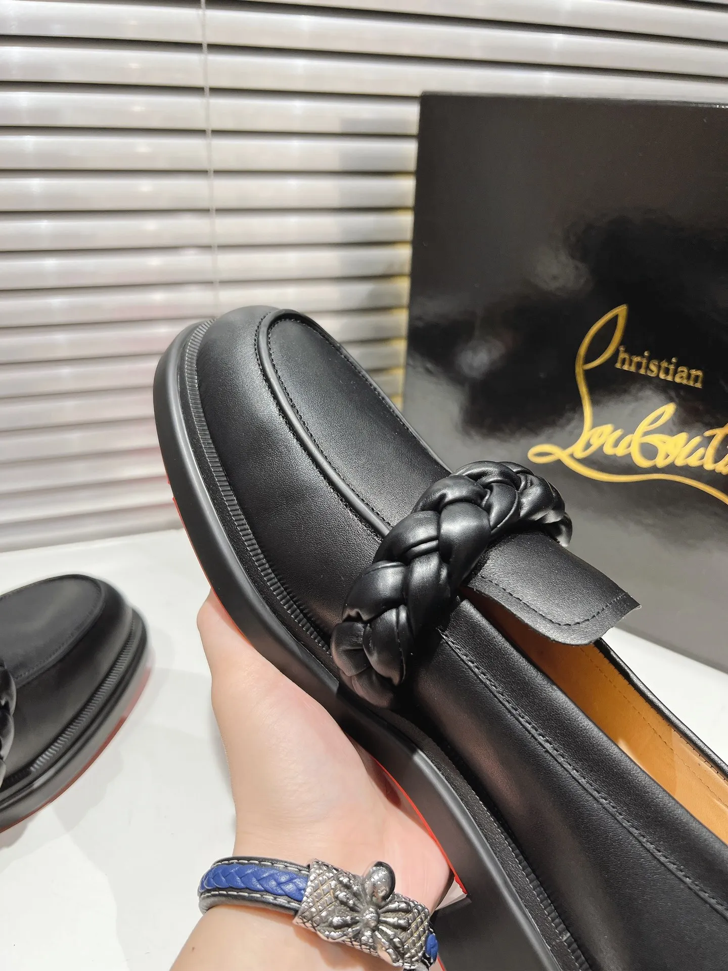 👟👟Ex-factory price 800👟👟 ╔Tire bottom Loft twist black cowhide╗ ·Top version customization·2024𝐬𝐬 𝑪𝒉𝒓𝒊𝒔𝒕𝒊𝒂𝒏 𝑳𝒐𝒖𝒃𝒐𝒖𝒕𝒊𝒏 ▪️No matter the last shape, fabric, diamonds, nails, lining, outsole, they are as close as possible to ZP... ▪️The original sole is specially provided by the original factory ▪️The lining is imported water-dyed cowhide ▪️The private customization time is about 3-7 days —————— Size: Men's 39M-46M